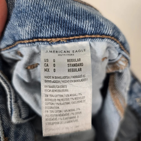 American Eagle Womens Mom Jeans Size 0 Blue High Rise Denim 5 Pockets Light Wash - Picture 8 of 8